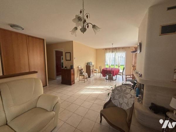 CAEN OUEST / SECTEUR MOUEN - MAISON D'HABITATION DE PLAIN-PIED AVEC JARDIN