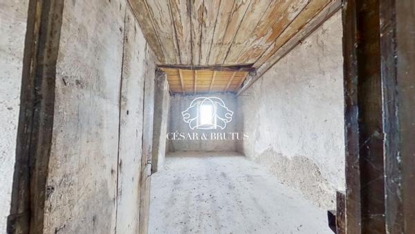 Maison (390 m²) en vente à PANISSIERES