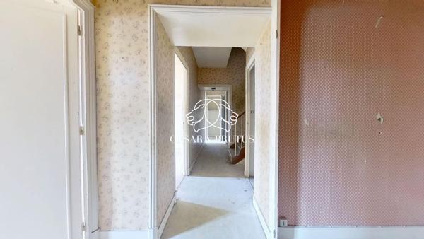 Maison (390 m²) en vente à PANISSIERES