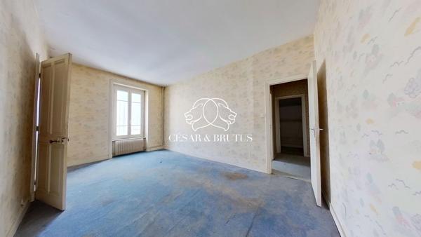 Maison (390 m²) en vente à PANISSIERES