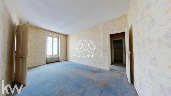 Maison (390 m²) en vente à PANISSIERES