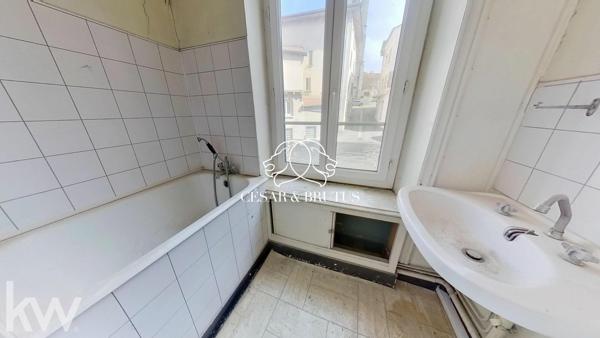Maison (390 m²) en vente à PANISSIERES