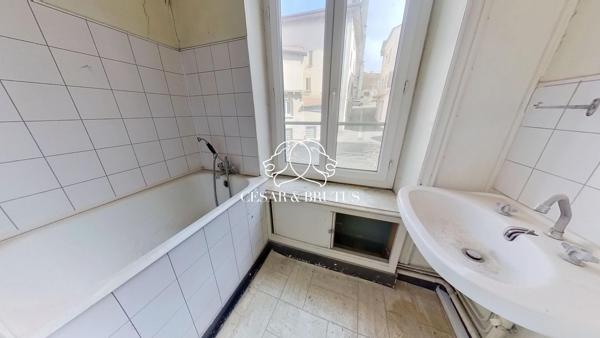 Maison (390 m²) en vente à PANISSIERES