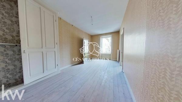 Maison (390 m²) en vente à PANISSIERES