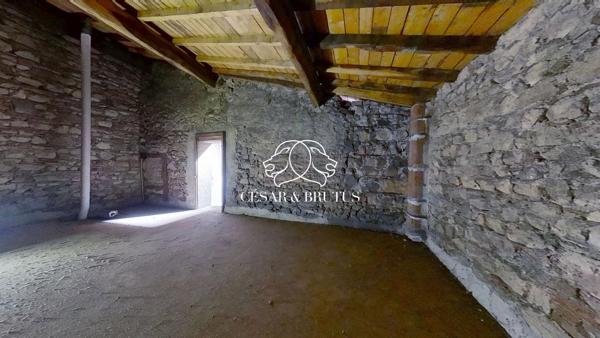 Maison (390 m²) en vente à PANISSIERES