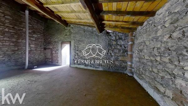 Maison (390 m²) en vente à PANISSIERES