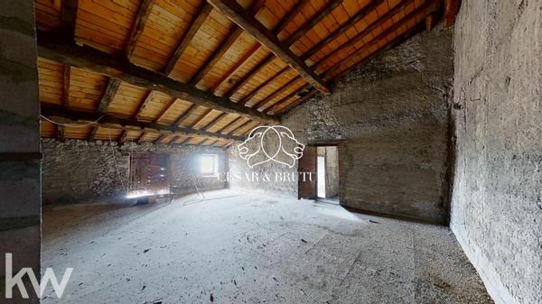 Maison (390 m²) en vente à PANISSIERES