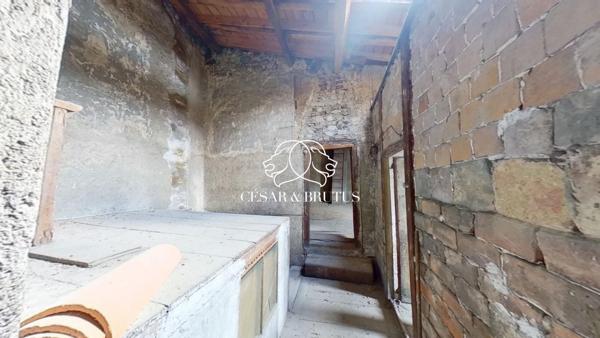 Maison (390 m²) en vente à PANISSIERES