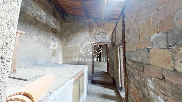 Maison (390 m²) en vente à PANISSIERES