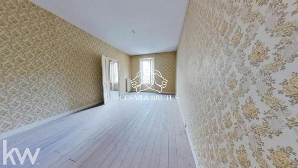 Maison (390 m²) en vente à PANISSIERES