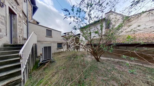 Maison (390 m²) en vente à PANISSIERES