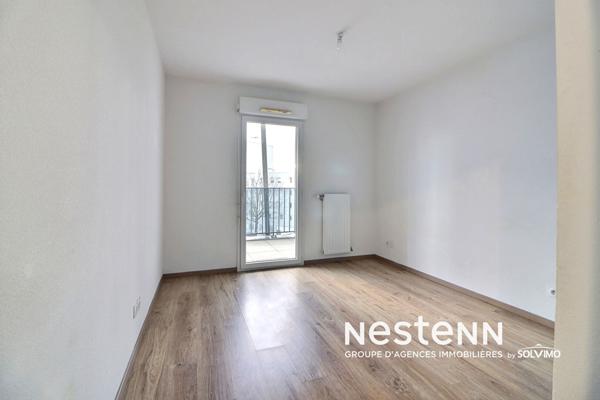 St Priest Cordière Appartement T1 38m2, Dernier Étage, Terrasse, Stationnement, Garage fermé