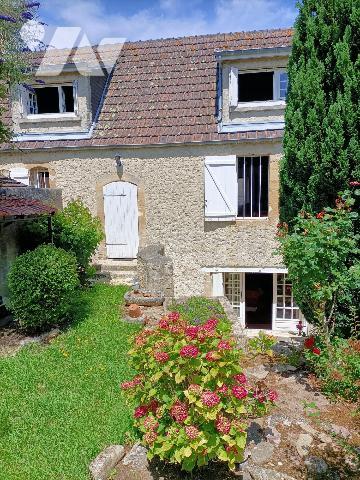 COURSEULLES SUR MER, Maison d'environ 120m² comprenant 4 chambres.