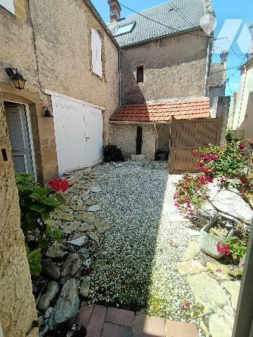 COURSEULLES SUR MER, Maison d'environ 120m² comprenant 4 chambres.