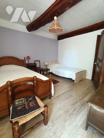 COURSEULLES SUR MER, Maison d'environ 120m² comprenant 4 chambres.