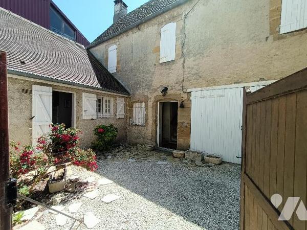 COURSEULLES SUR MER, Maison d'environ 120m² comprenant 4 chambres.