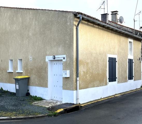 Maison à vendre 140 400 € Mauzé-sur-le-Mignon 3 p 63 m² DPE D