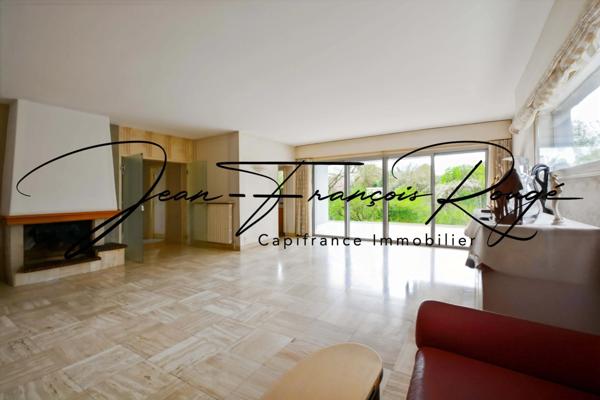 Dans un secteur calme, aux portes de Saint-Lô, maison d'architecte de 155 m² !!!