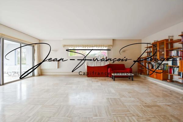 Dans un secteur calme, aux portes de Saint-Lô, maison d'architecte de 155 m² !!!