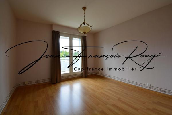 Dans un secteur calme, aux portes de Saint-Lô, maison d'architecte de 155 m² !!!