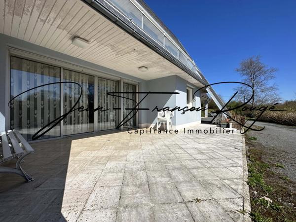 Dans un secteur calme, aux portes de Saint-Lô, maison d'architecte de 155 m² !!!