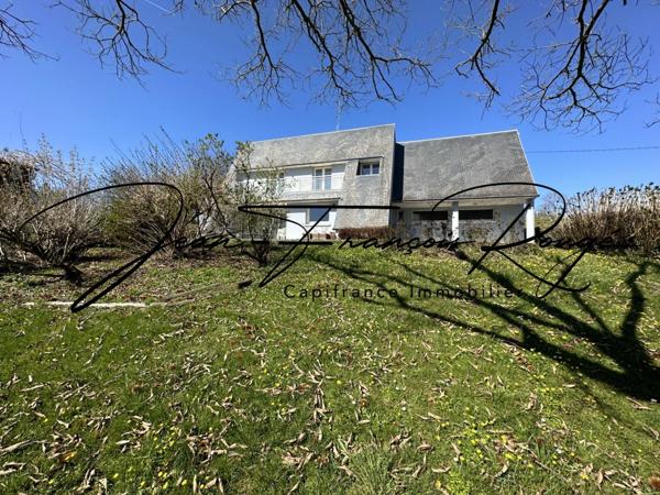 Dans un secteur calme, aux portes de Saint-Lô, maison d'architecte de 155 m² !!!