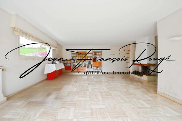 Dans un secteur calme, aux portes de Saint-Lô, maison d'architecte de 155 m² !!!