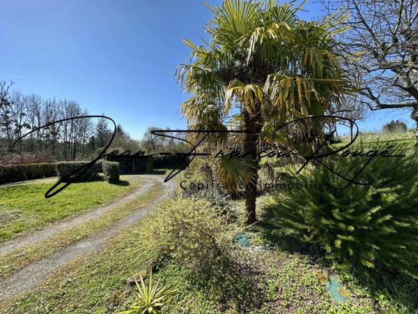 Dans un secteur calme, aux portes de Saint-Lô, maison d'architecte de 155 m² !!!