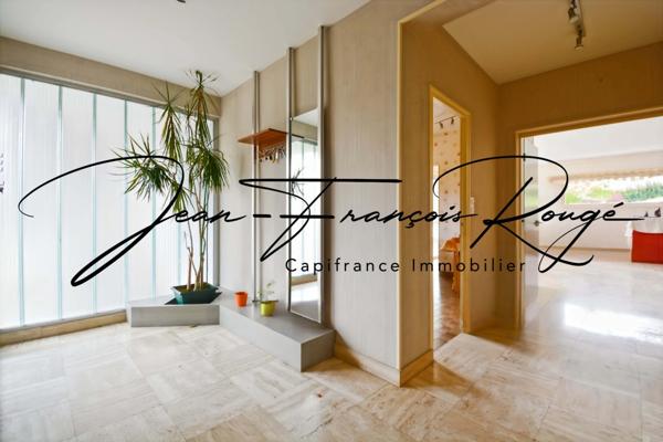 Dans un secteur calme, aux portes de Saint-Lô, maison d'architecte de 155 m² !!!