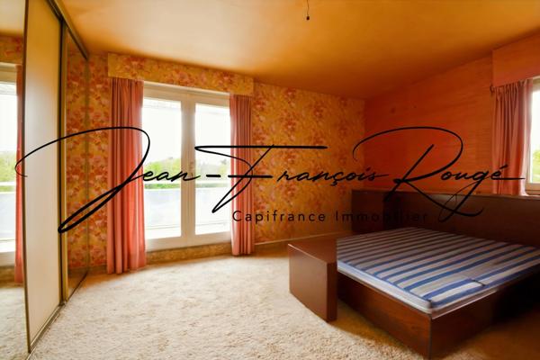 Dans un secteur calme, aux portes de Saint-Lô, maison d'architecte de 155 m² !!!