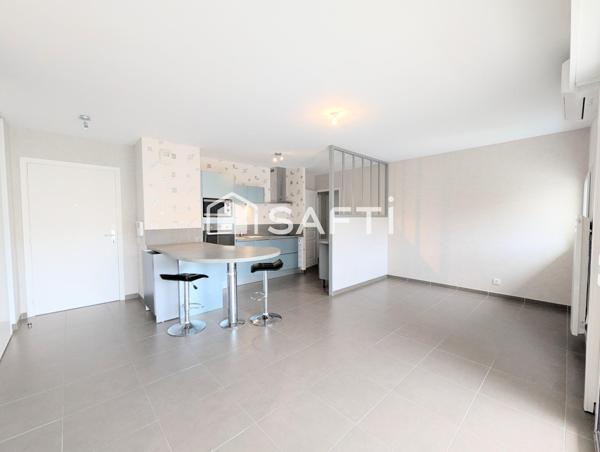 NOUVEAUTE, appartement situé au centre ville de Saint-Raphaël dans une Résidence sécurisée avec ascenseur, parking privatif