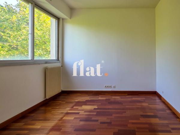 Appartement
                                                                                                                                                                                                                                                                                                                        4 pièce(s)                                                                                                                                                                                                          3 chambre(s)                                                                                                                                                                                                          141.51  m²