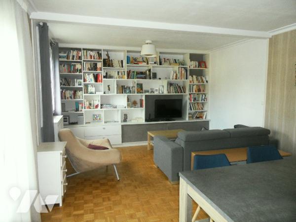 Maison semi-mitoyenne avec 3 chambres proche toutes commodités (bus, école, commerces)