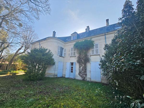 Maison ancienne à louer à LOCHES, proche du centre ville dans un secteur calme et privilégié