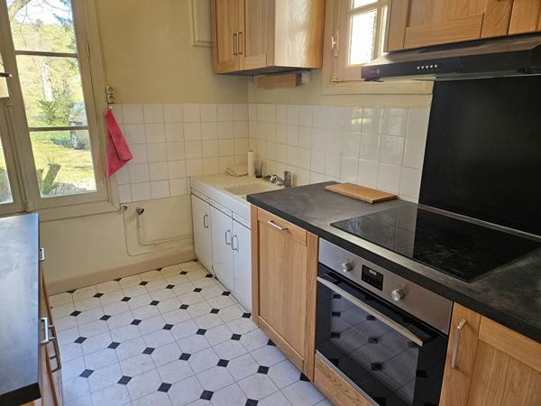 Maison ancienne à louer à LOCHES, proche du centre ville dans un secteur calme et privilégié