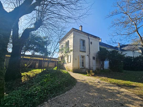 Maison ancienne à louer à LOCHES, proche du centre ville dans un secteur calme et privilégié