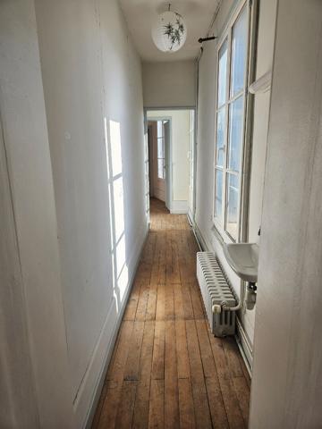 Maison ancienne à louer à LOCHES, proche du centre ville dans un secteur calme et privilégié