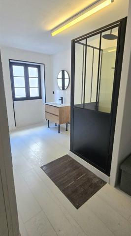 Maison rénovée + Local commercial libre