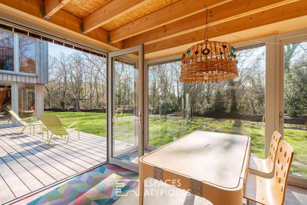 Maison d’architecte éco-conçue et son atelier indépendant à deux pas du centre-bourg