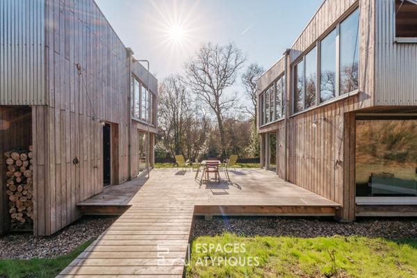 Maison d’architecte éco-conçue et son atelier indépendant à deux pas du centre-bourg