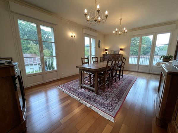 Maison individuelle 8 pièces 250 m² sur sous-sol total à Lésigny