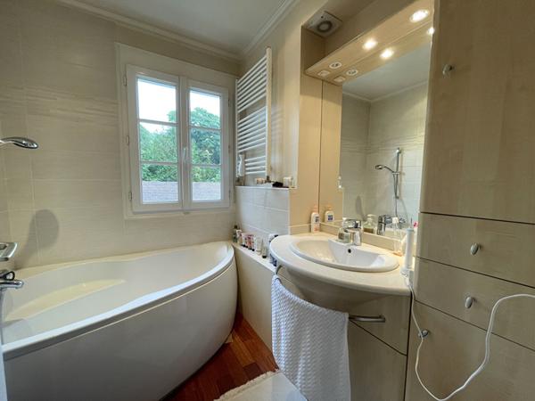 Maison individuelle 8 pièces 250 m² sur sous-sol total à Lésigny