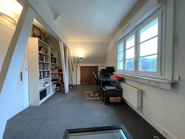 Maison individuelle 8 pièces 250 m² sur sous-sol total à Lésigny