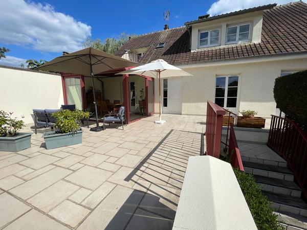 Maison individuelle 8 pièces 250 m² sur sous-sol total à Lésigny