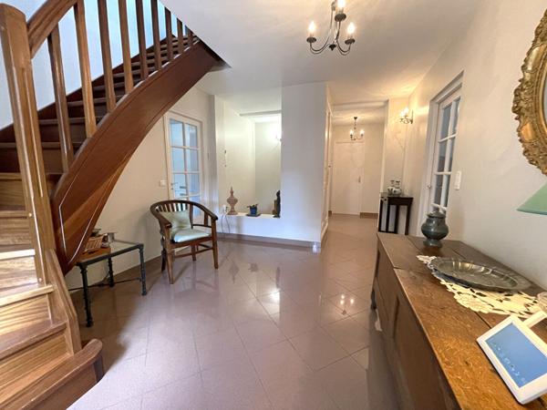 Maison individuelle 8 pièces 250 m² sur sous-sol total à Lésigny