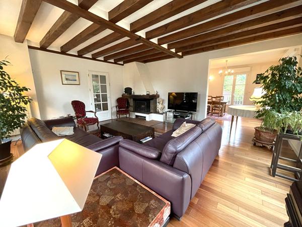 Maison individuelle 8 pièces 250 m² sur sous-sol total à Lésigny