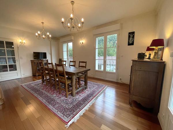 Maison individuelle 8 pièces 250 m² sur sous-sol total à Lésigny