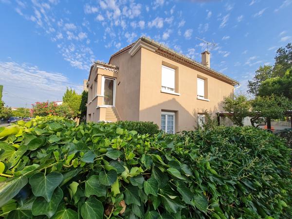 CARCASSONNE - PROCHE CITE - VILLA AVEC PISCINE & JARDIN + T3 INDEPENDANT