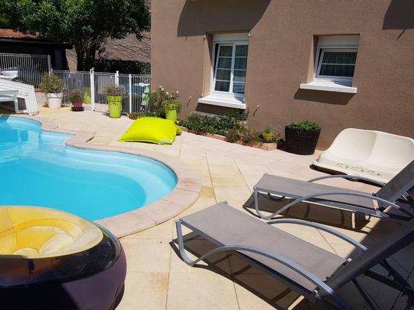 CARCASSONNE - PROCHE CITE - VILLA AVEC PISCINE & JARDIN + T3 INDEPENDANT