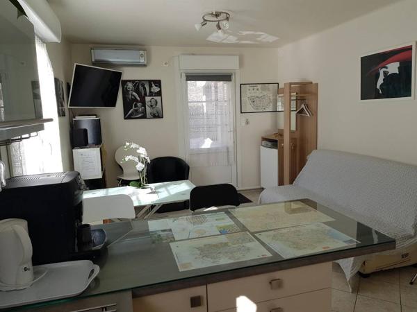 CARCASSONNE - PROCHE CITE - VILLA AVEC PISCINE & JARDIN + T3 INDEPENDANT
